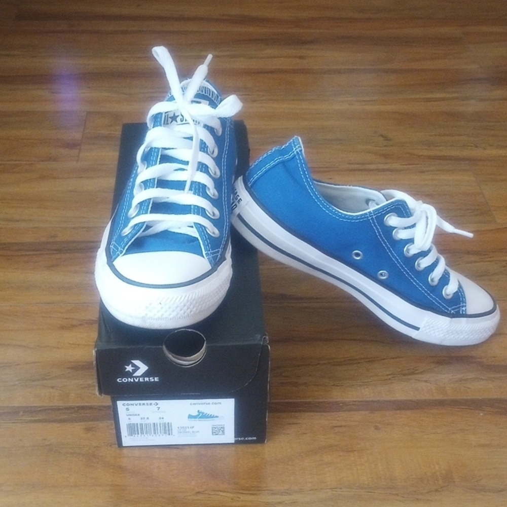 Converse Women's Sneakers in Vibrant Blue